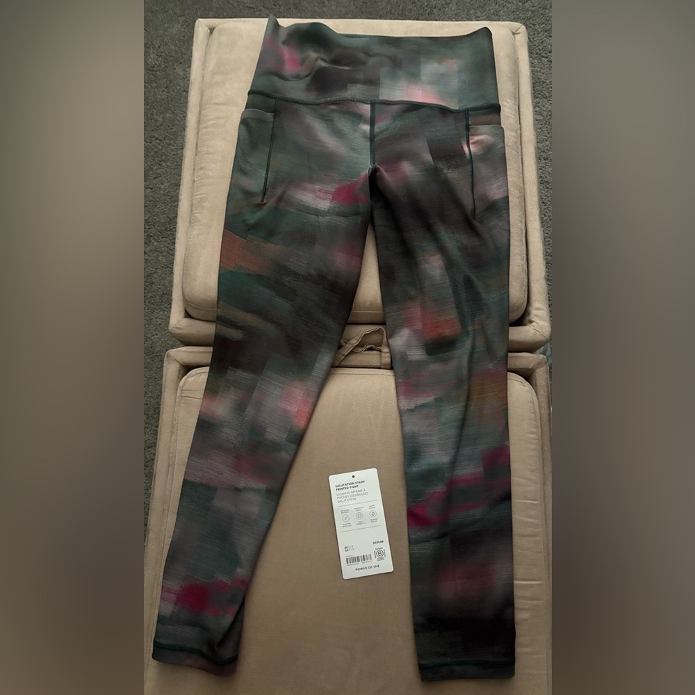 Athleta Salutation Stash Pocket Printed 7/8 Tight NWT Size Small Petite